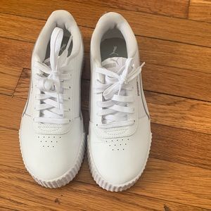 Size 9 White Pumas sneakers